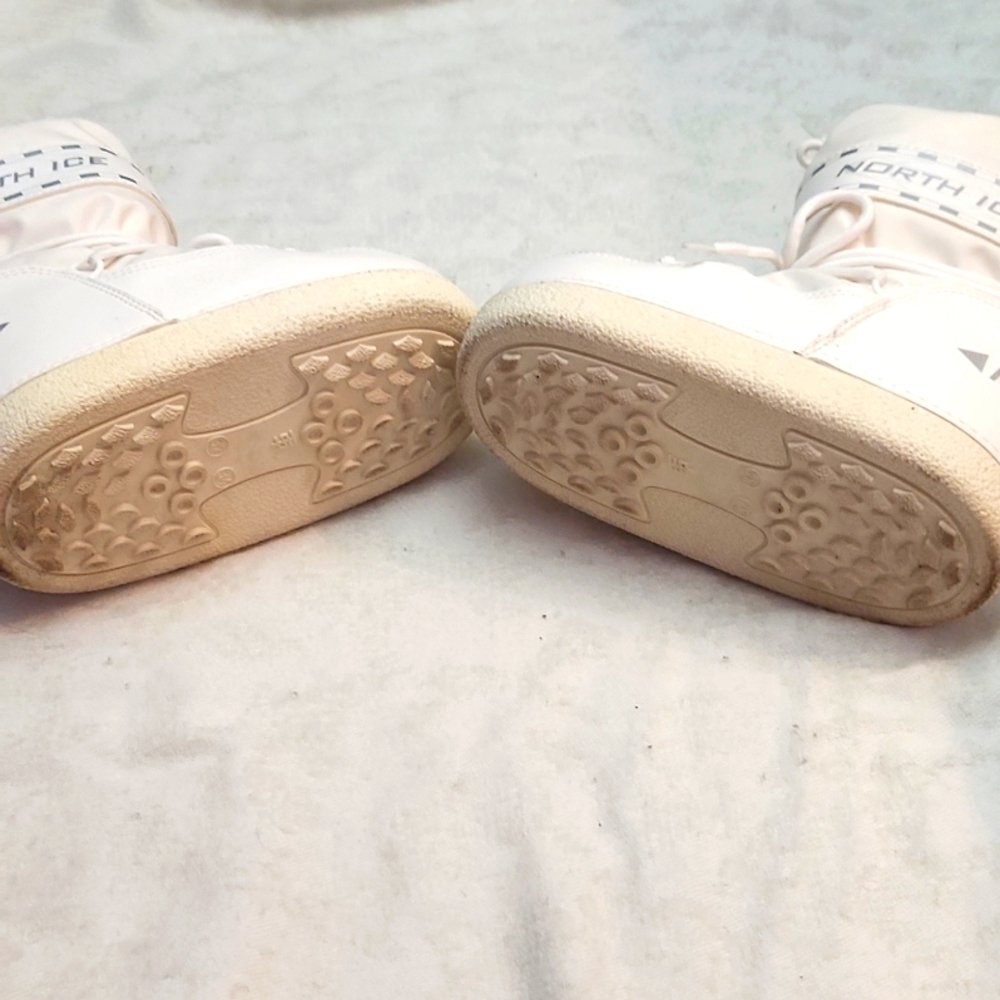 White snow boots - Picture 4 of 4